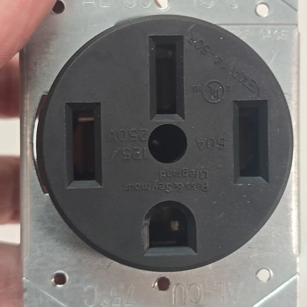 Legrand/Leviton 50-Amp Range Stove Outlet Flush Outlet 125v/250v‎